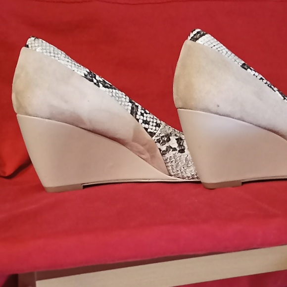 Violet & Red Snakeskin Wedges. NWOT. Never Been Worn. PERSIA Size 7M. - Picture 10 of 16